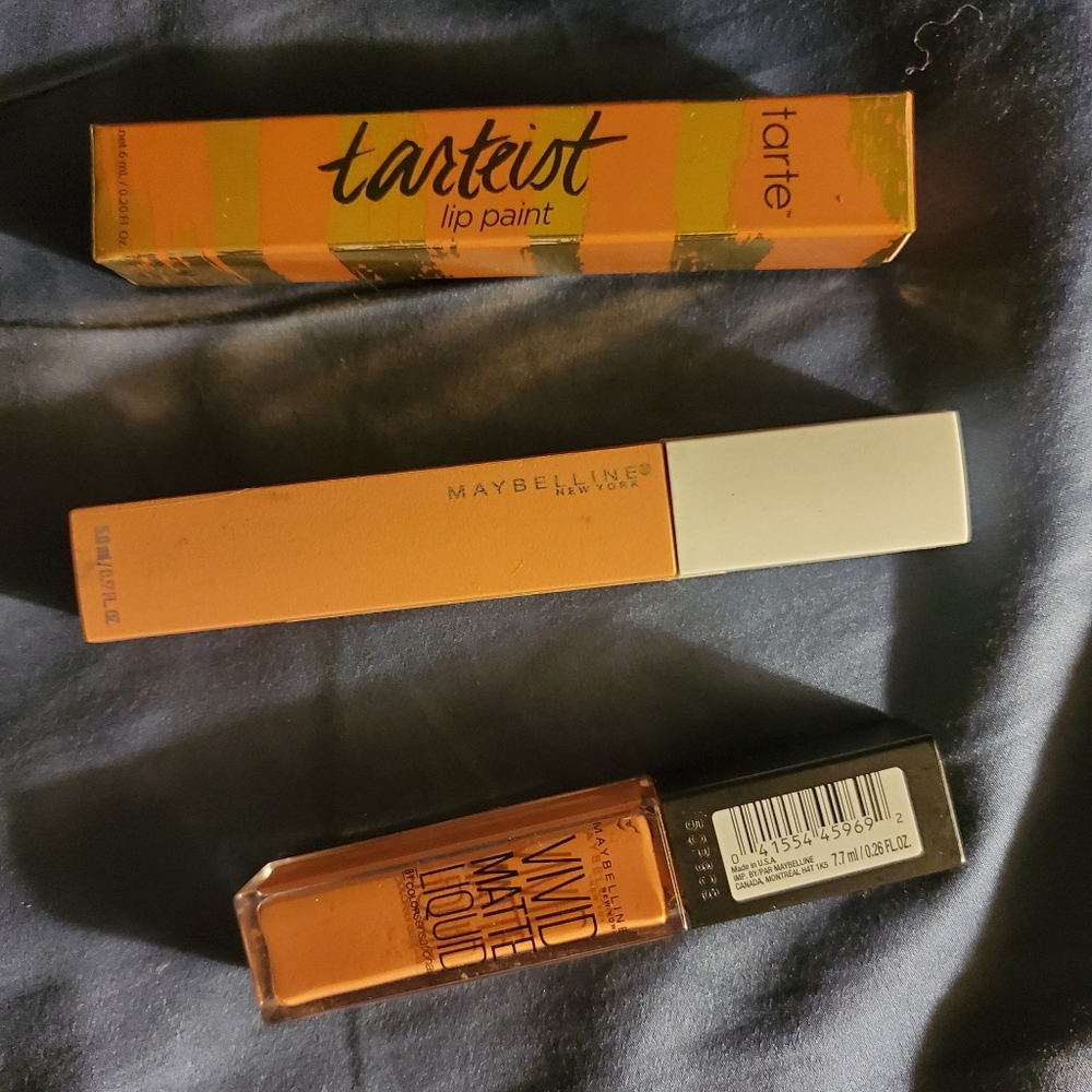 Bundle of lip color
